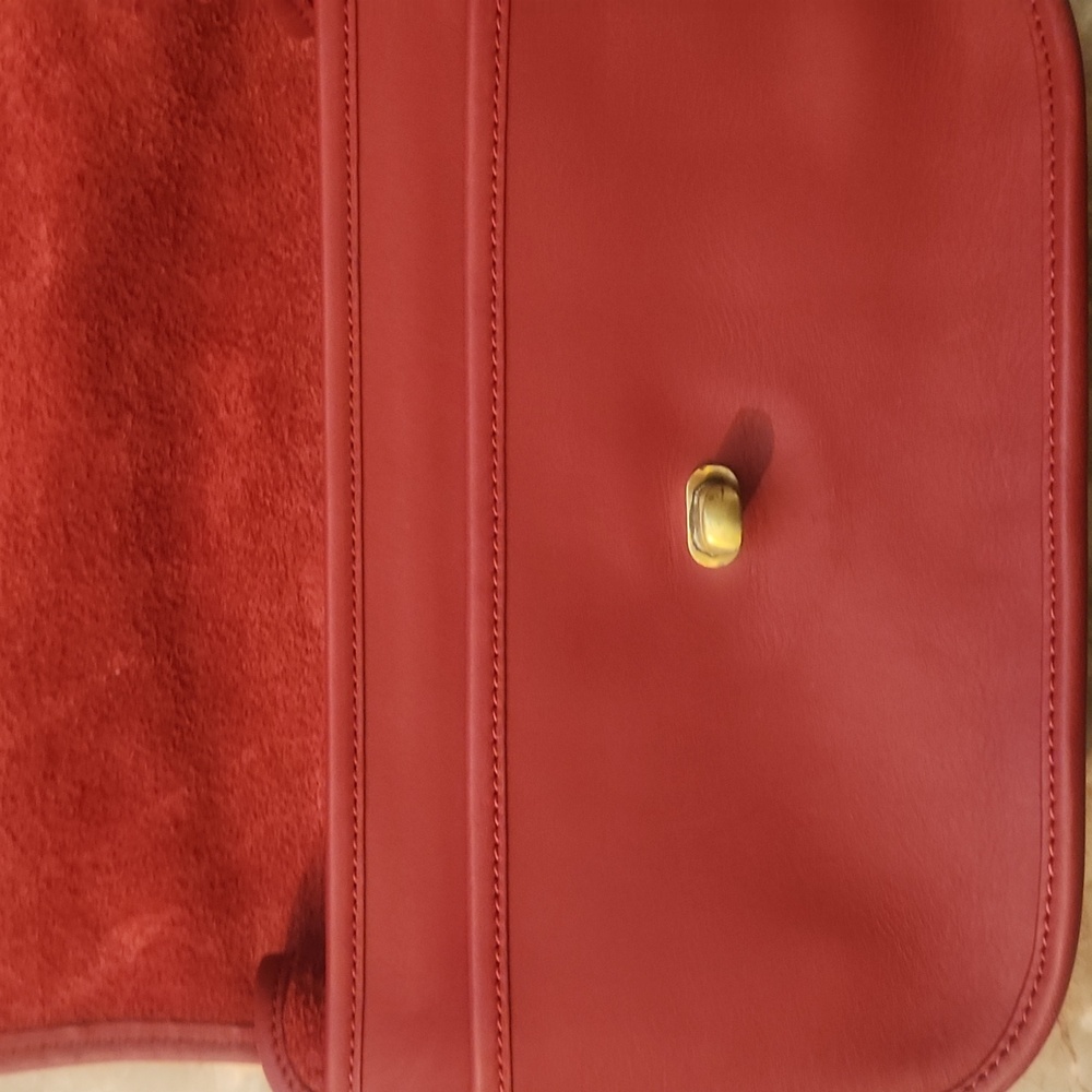 Coach Vintage Elegant Red Shoulder Bag & Keychain - Picture 11 of 12